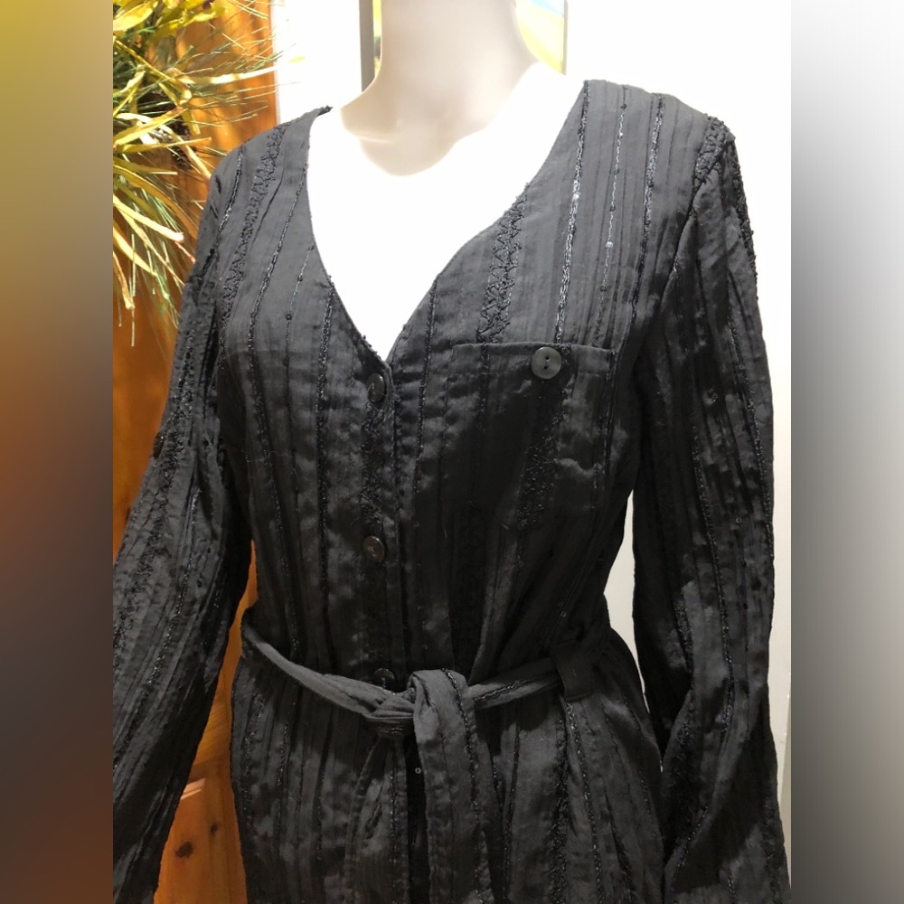 Black Button-Front Belted Women's Tunic/Jacket
Size 12 (L)
Silhoutte Solution